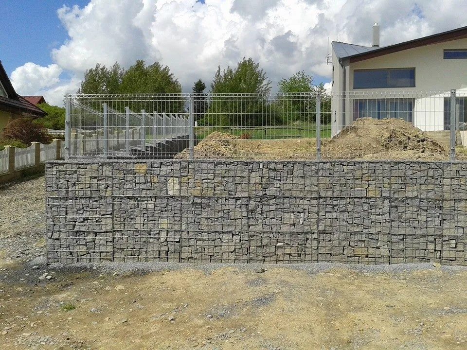 Gabionový plot Praha — realizace Gabiony Bouše